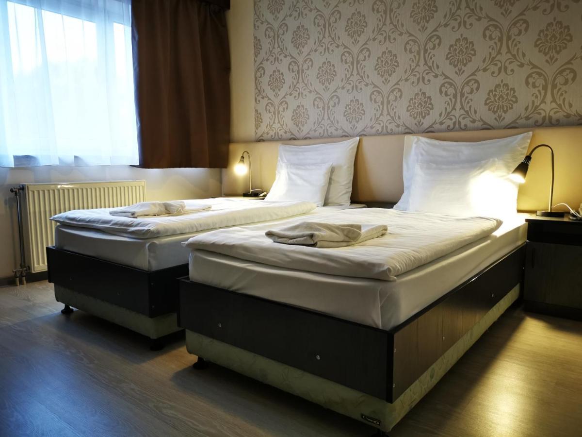 Patyi Etterem Es Hotel Bögöte Dış mekan fotoğraf