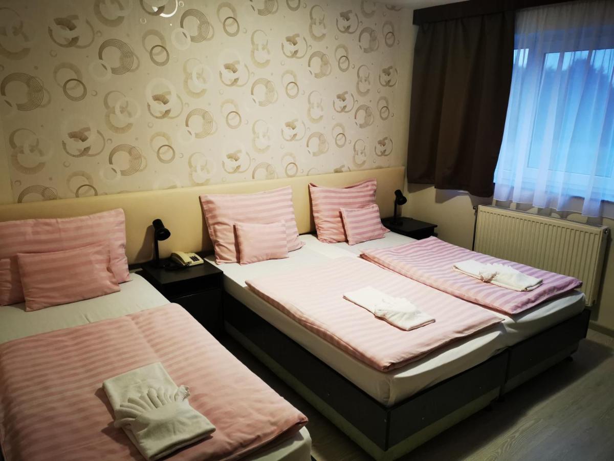 Patyi Etterem Es Hotel Bögöte Dış mekan fotoğraf