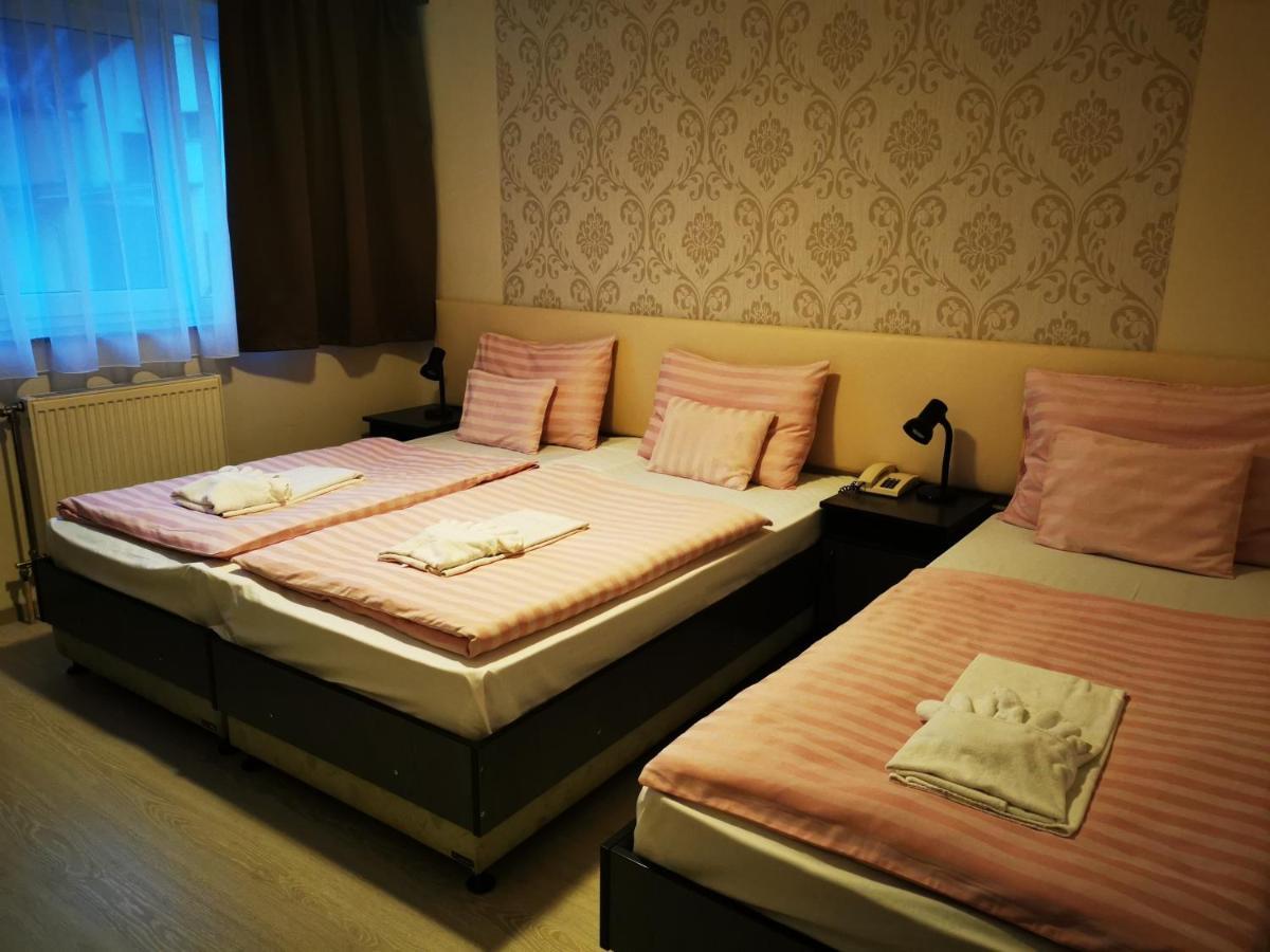 Patyi Etterem Es Hotel Bögöte Dış mekan fotoğraf