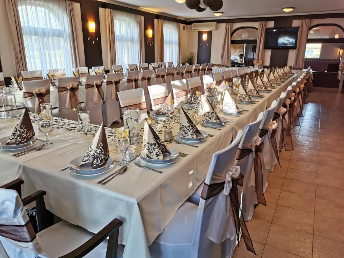 Patyi Etterem Es Hotel Bögöte Dış mekan fotoğraf