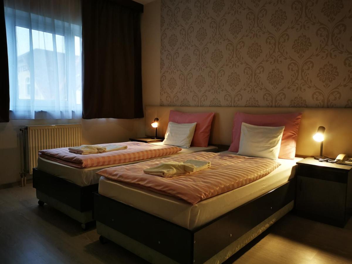 Patyi Etterem Es Hotel Bögöte Dış mekan fotoğraf