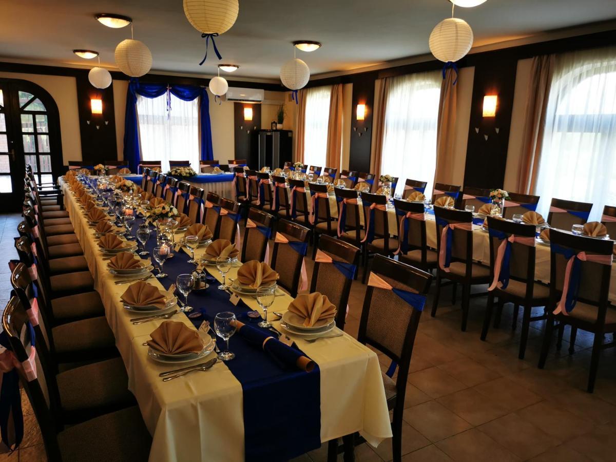 Patyi Etterem Es Hotel Bögöte Dış mekan fotoğraf