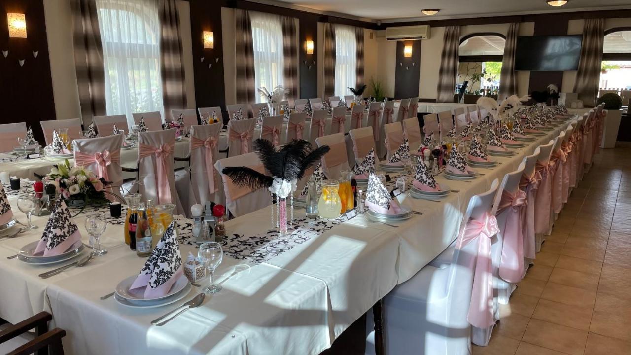 Patyi Etterem Es Hotel Bögöte Dış mekan fotoğraf