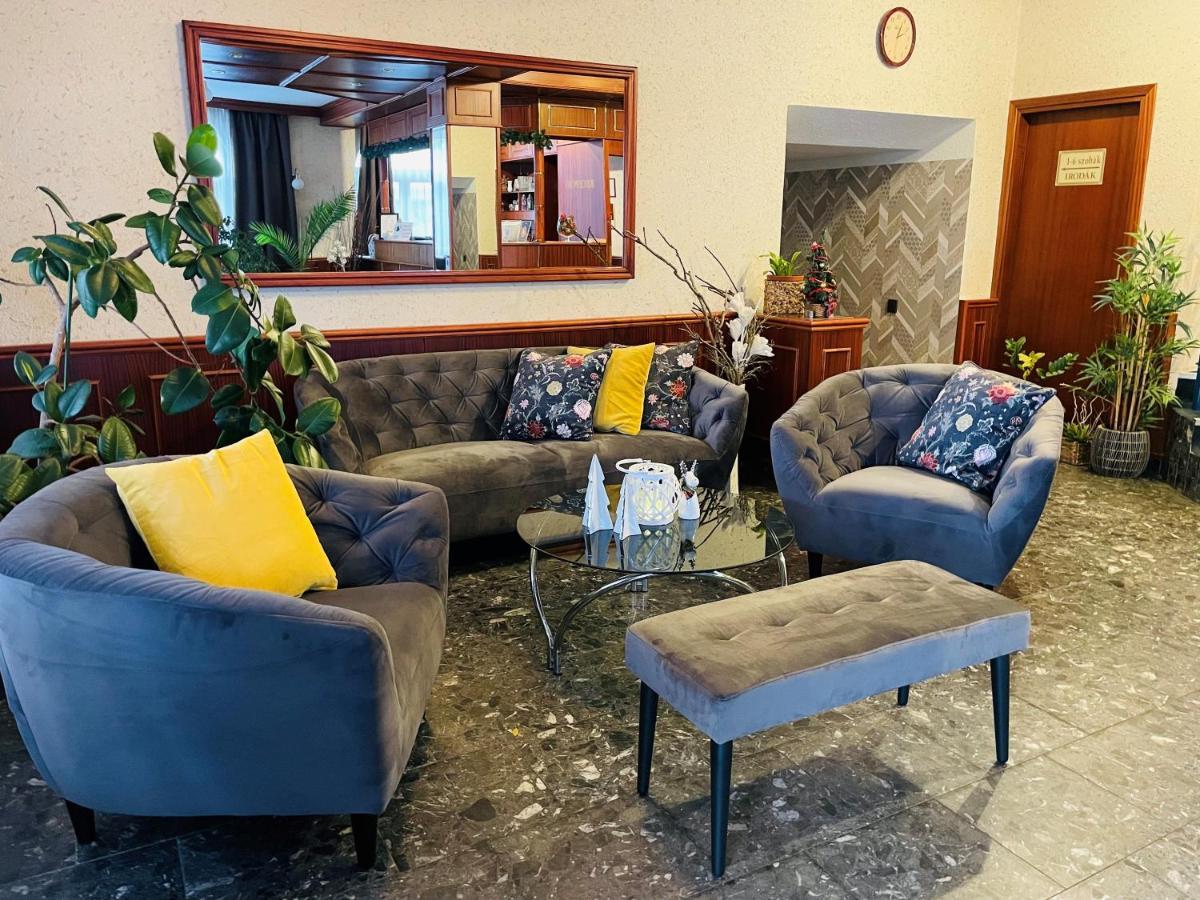 Patyi Etterem Es Hotel Bögöte Dış mekan fotoğraf