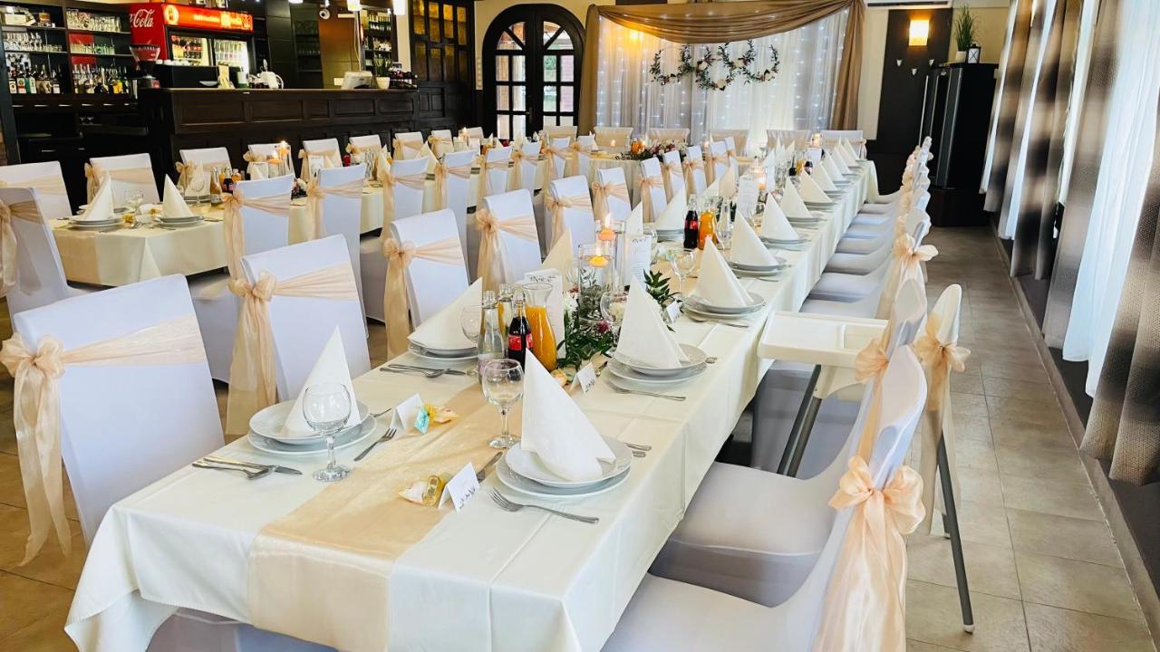 Patyi Etterem Es Hotel Bögöte Dış mekan fotoğraf