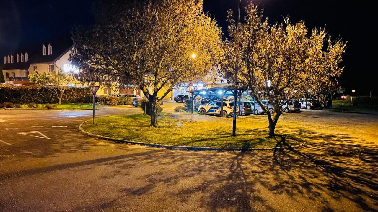 Patyi Etterem Es Hotel Bögöte Dış mekan fotoğraf