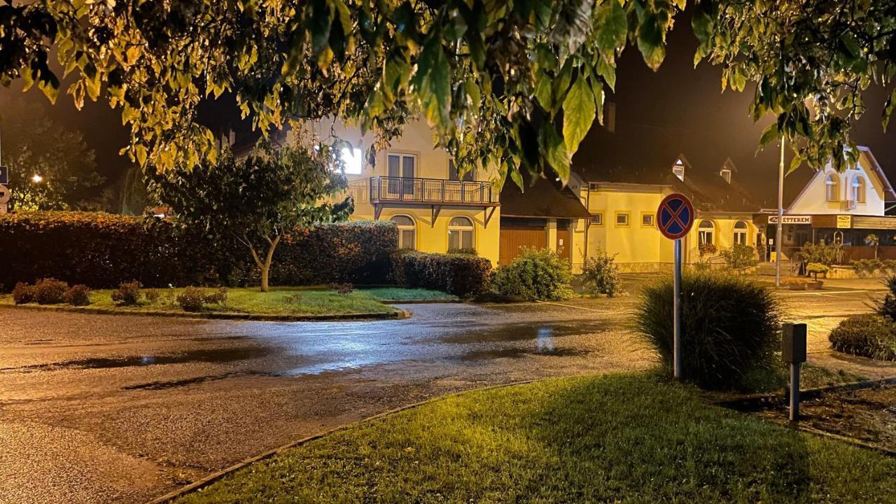 Patyi Etterem Es Hotel Bögöte Dış mekan fotoğraf