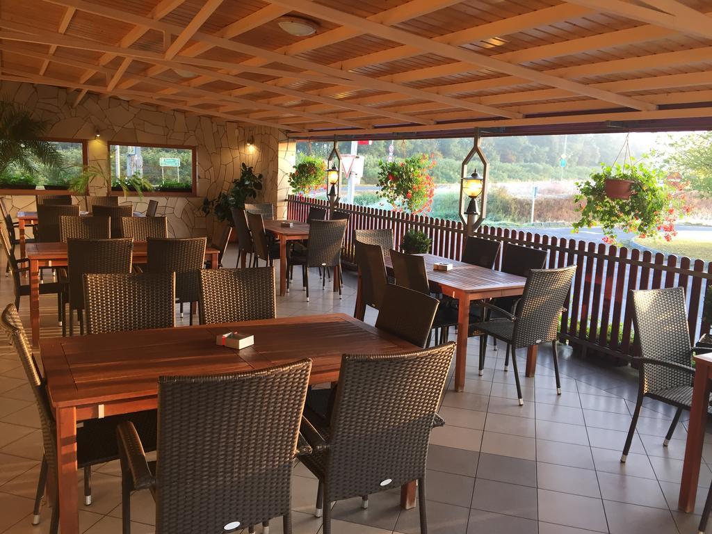 Patyi Etterem Es Hotel Bögöte Dış mekan fotoğraf