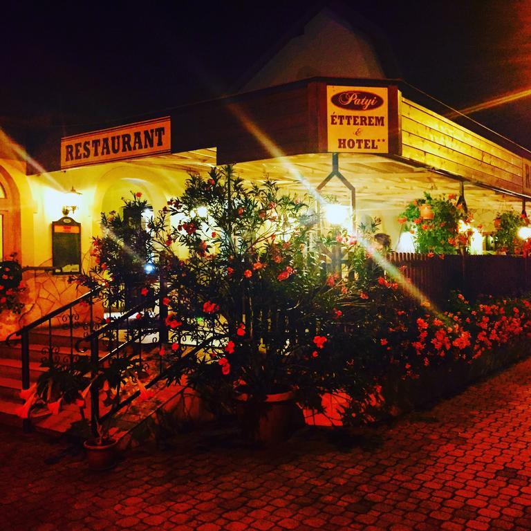 Patyi Etterem Es Hotel Bögöte Dış mekan fotoğraf