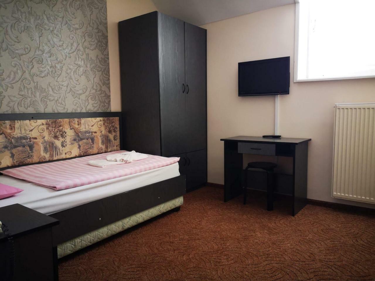 Patyi Etterem Es Hotel Bögöte Dış mekan fotoğraf