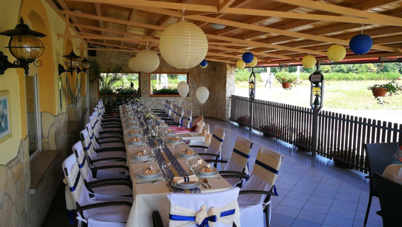 Patyi Etterem Es Hotel Bögöte Dış mekan fotoğraf