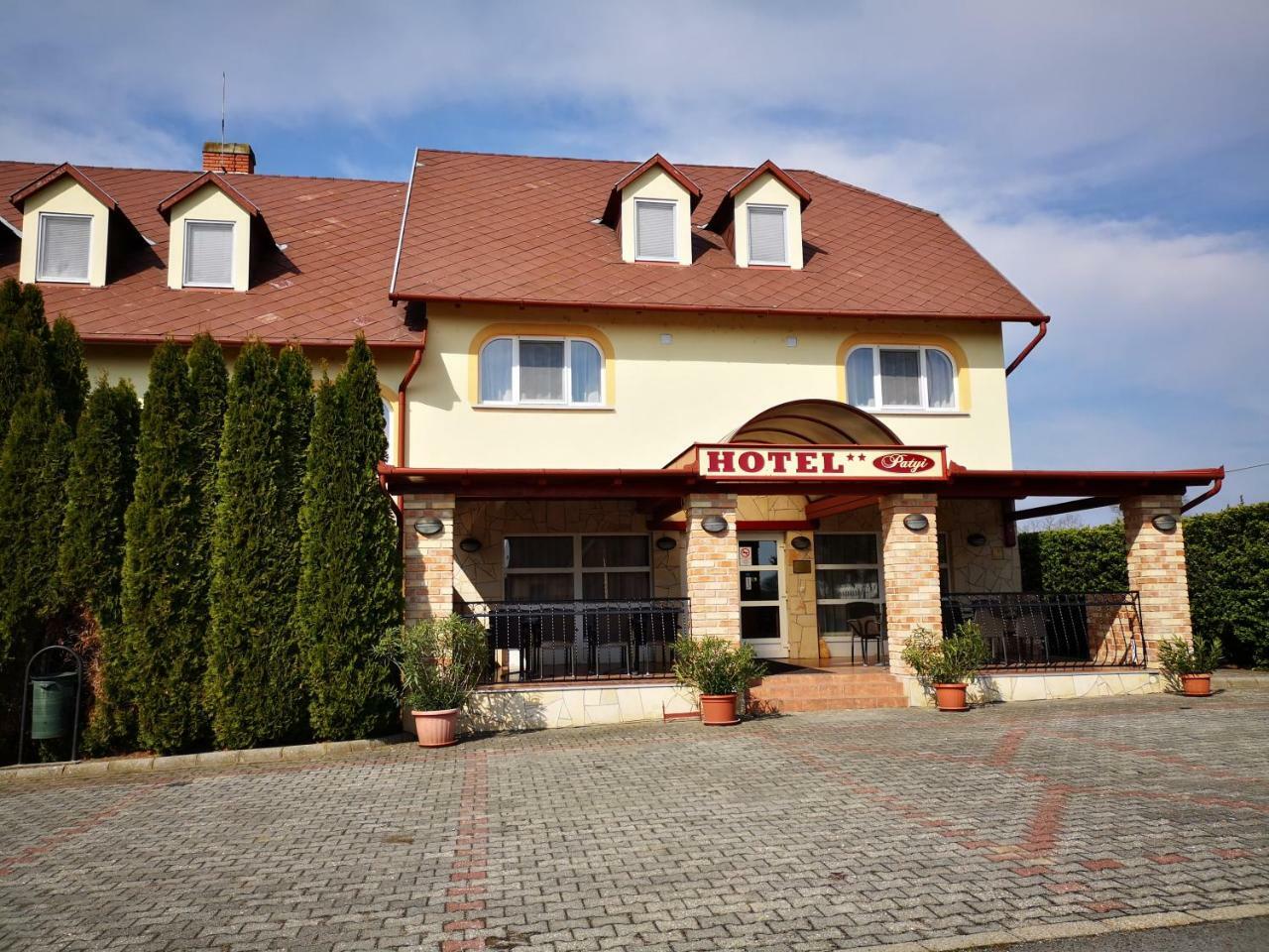 Patyi Etterem Es Hotel Bögöte Dış mekan fotoğraf